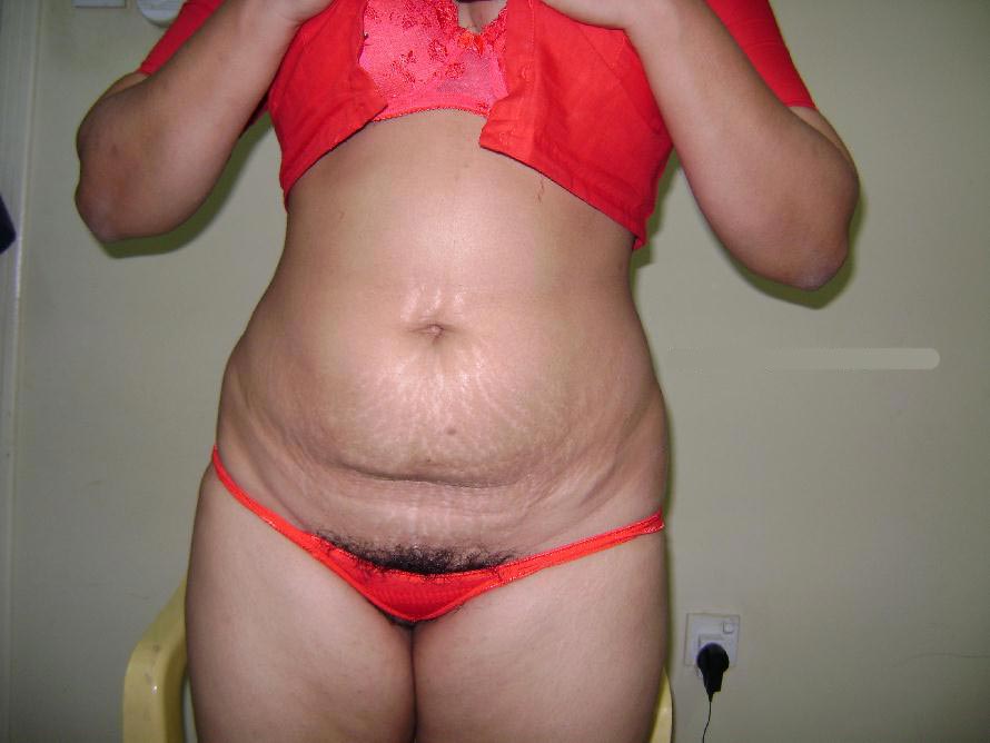 Lusty Indian Housewife Farha Big Boobs Exposed