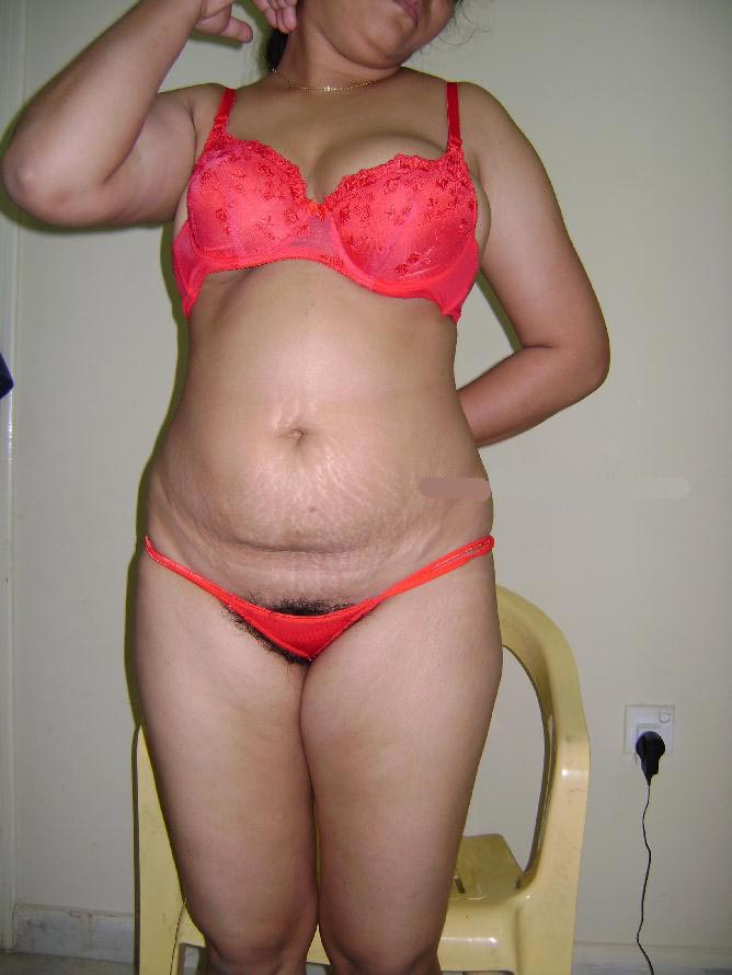 Lusty Indian Housewife Farha Big Boobs Exposed