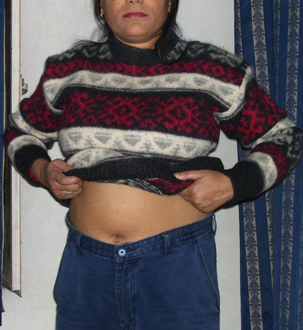 Plump Indian Aunty Neesha Boob Show