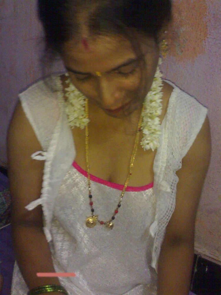 Indian Wife Yasmeen White Sari Naked