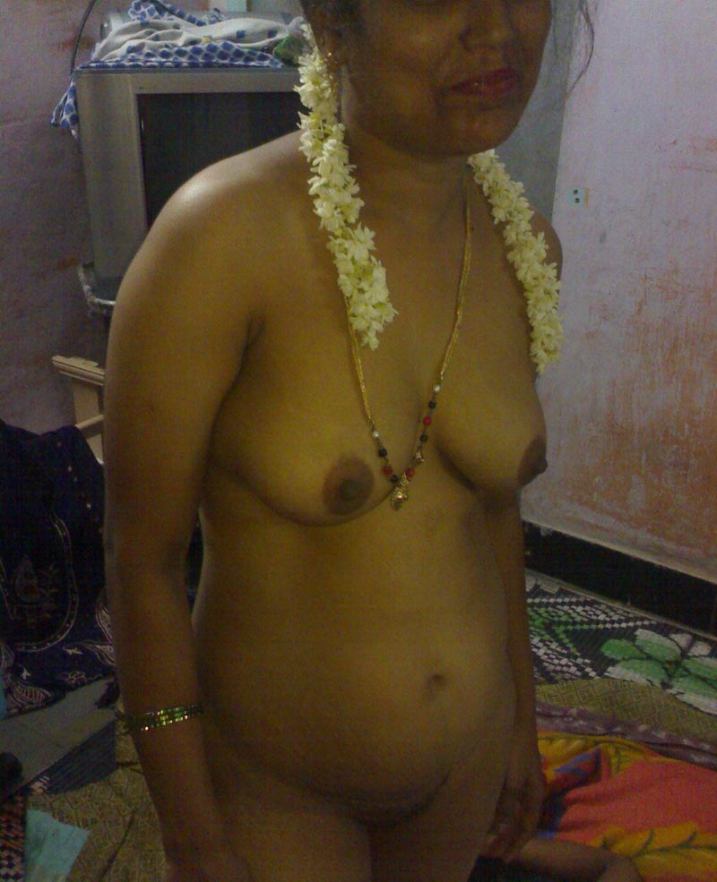 Indian Wife Yasmeen White Sari Naked