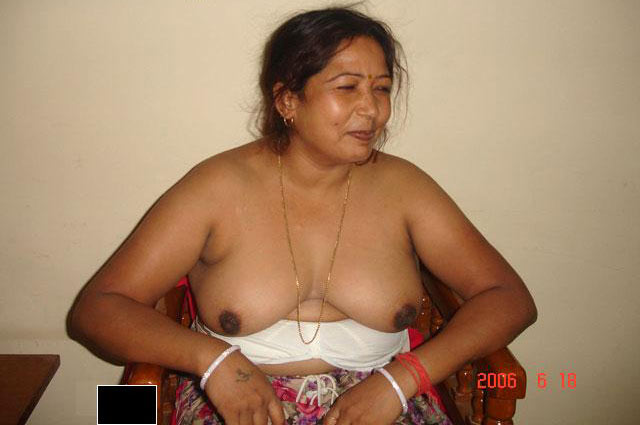 Mature Naked Aunty Hira Naked Photoshoot
