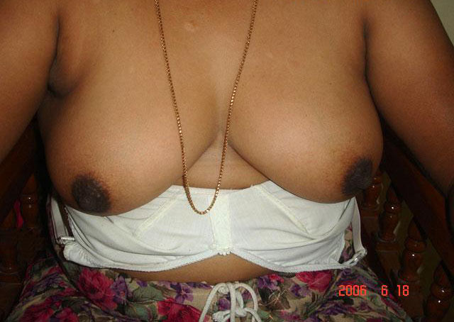 Mature Naked Aunty Hira Naked Photoshoot