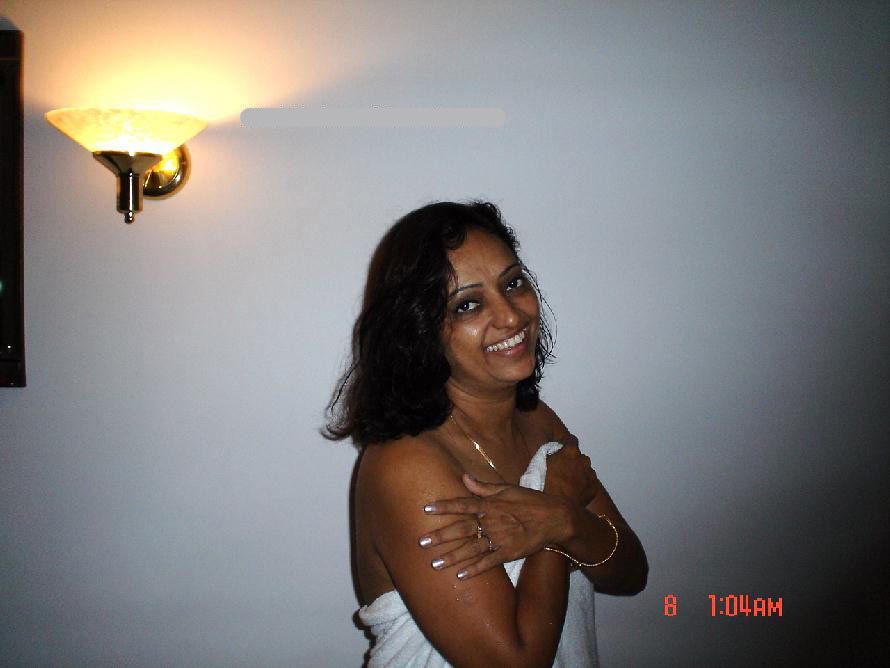 Mature Naked Aunty Hira Naked Photoshoot