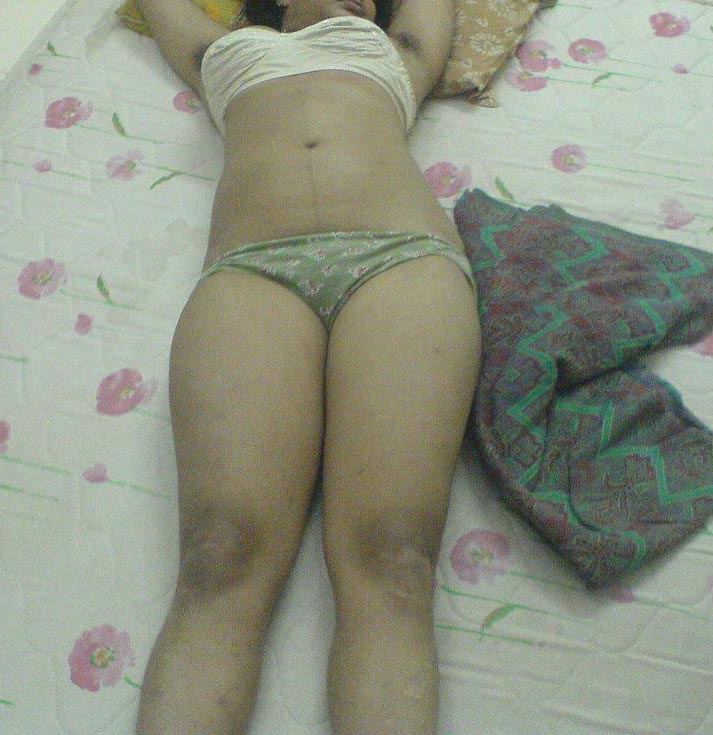 Indian Aunty Zulaikha Nude Showing Hairy Pussy