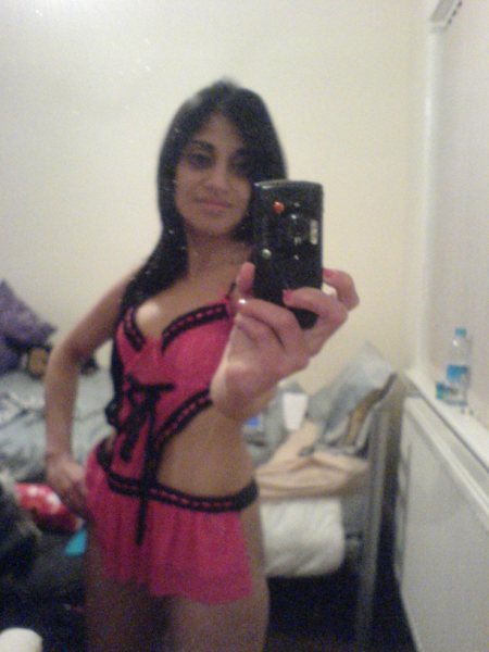 Horny Indian Girl Seema Showing Her Ass