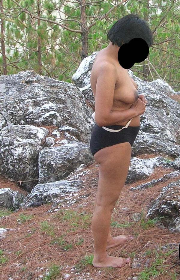 Horny Indian Aunty Veena Stripped Nude In Jungle