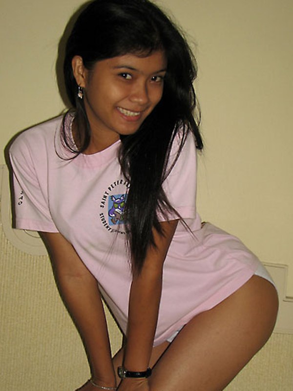 Cute Indian Teen Rashmi Sexy Poses