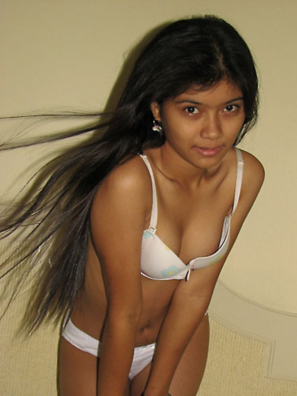 Cute Indian Teen Rashmi Sexy Poses