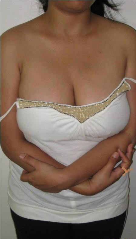 Big Boob Shamita Aunty Erotic Nude Pics