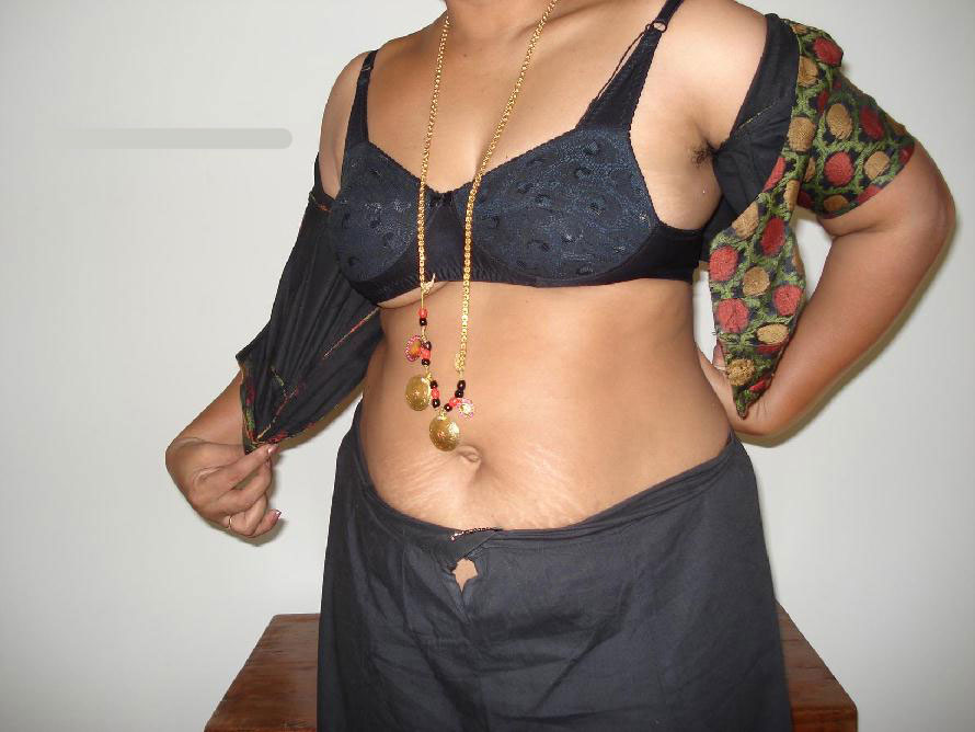 Indian Mature Aunty Anila Saree Stripped Naked