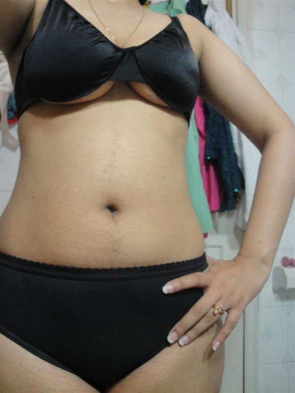 Indian Bhabhi Smita Nude Selfies Bathroom