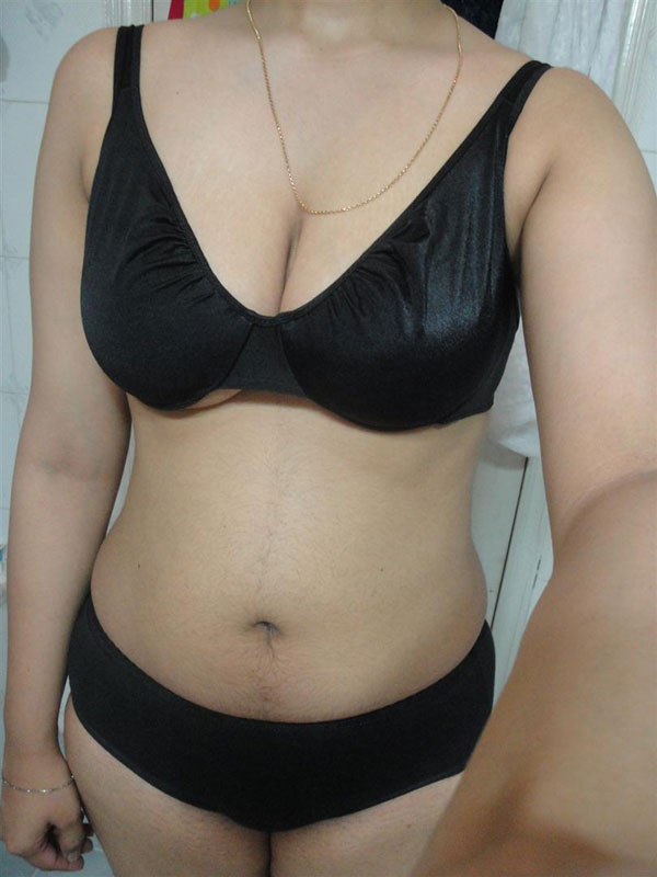 Indian Bhabhi Smita Nude Selfies Bathroom