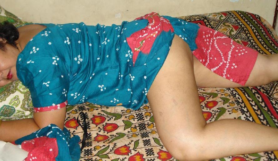 Mature Indian Aunty Laying Nude For Husband