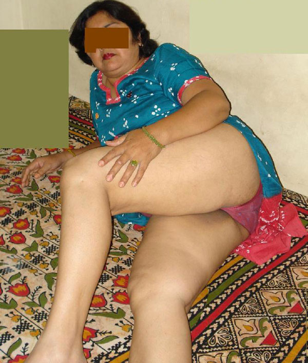 Mature Indian Aunty Laying Nude For Husband