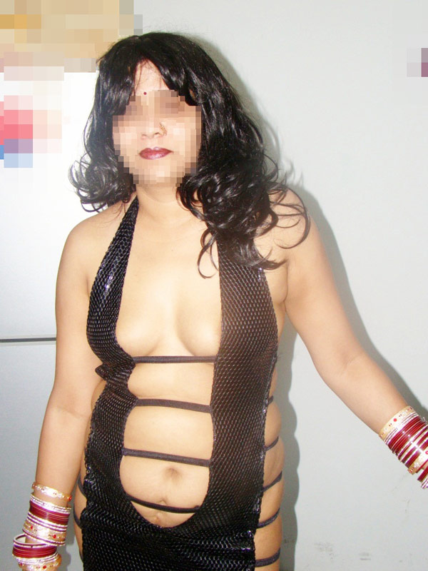 Indian Bhabhi Vishakha Looking Like Slut