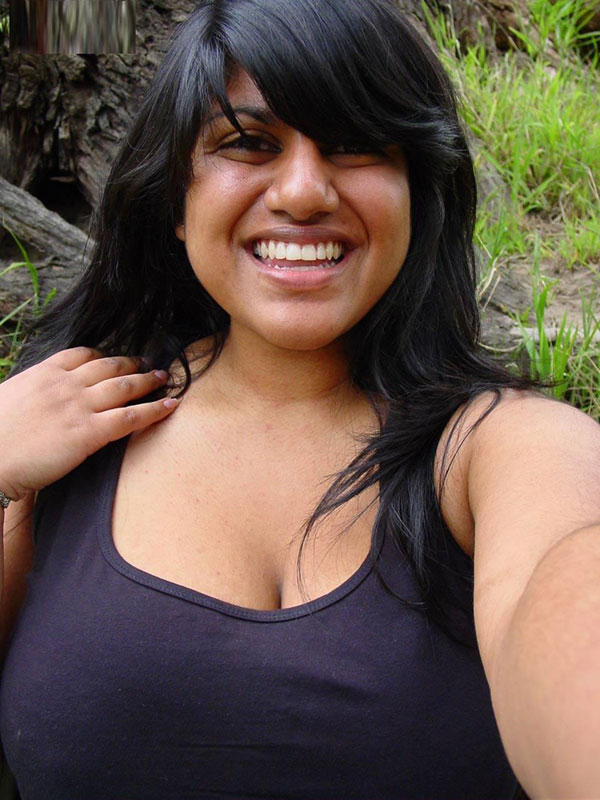 UK Indian Girl Parineeta Posing Nude Garden