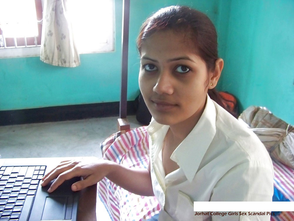 Horny Indian Girl Suhasini Posing Hot