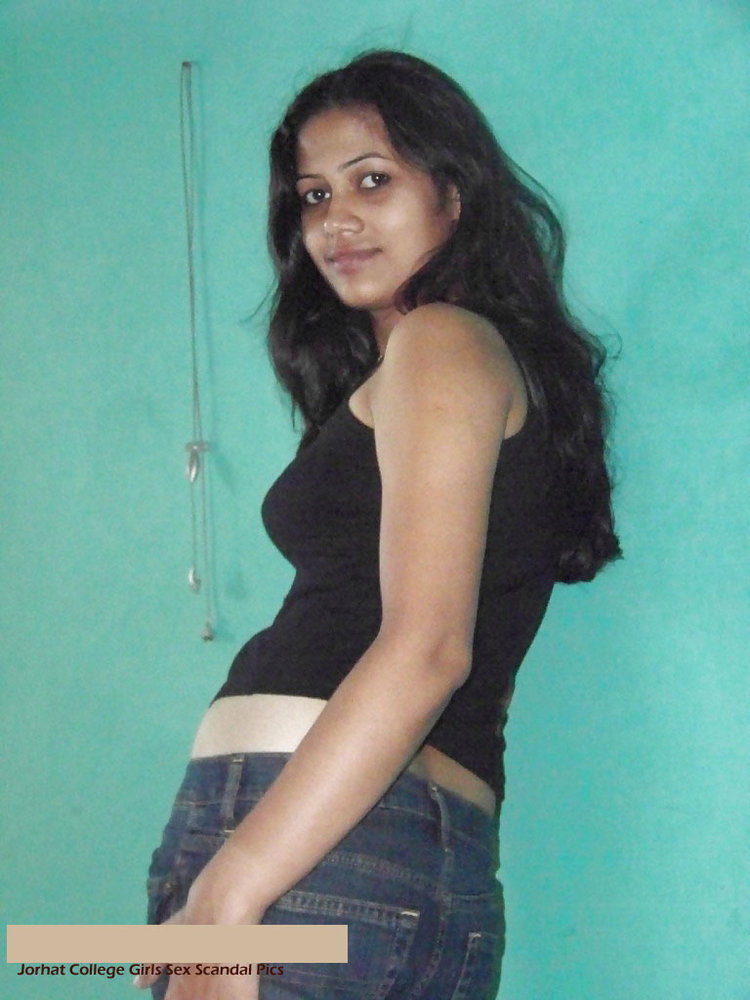 Horny Indian Girl Suhasini Posing Hot
