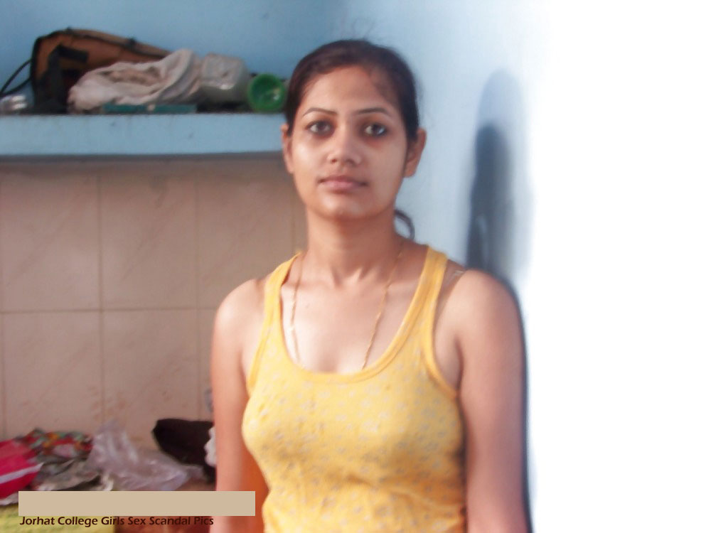 Horny Indian Girl Suhasini Posing Hot