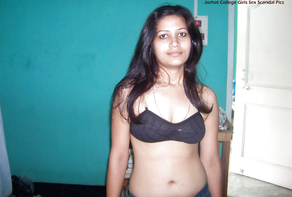 Horny Indian Girl Suhasini Posing Hot