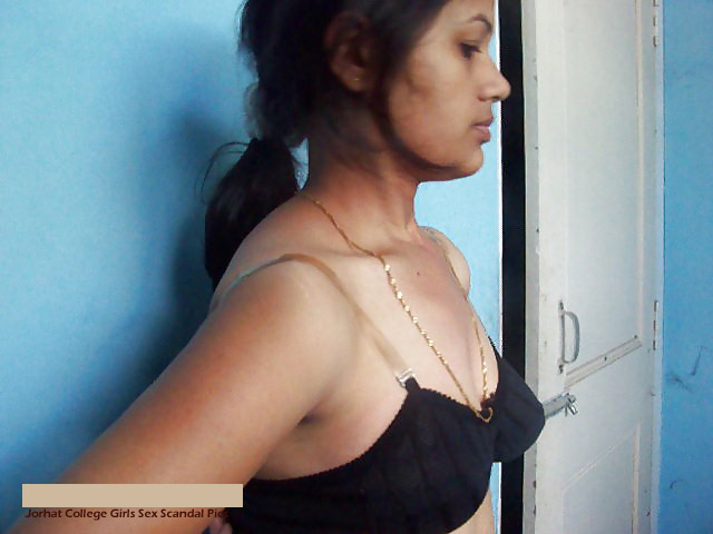 Horny Indian Girl Suhasini Posing Hot