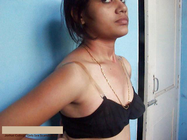 Horny Indian Girl Suhasini Posing Hot