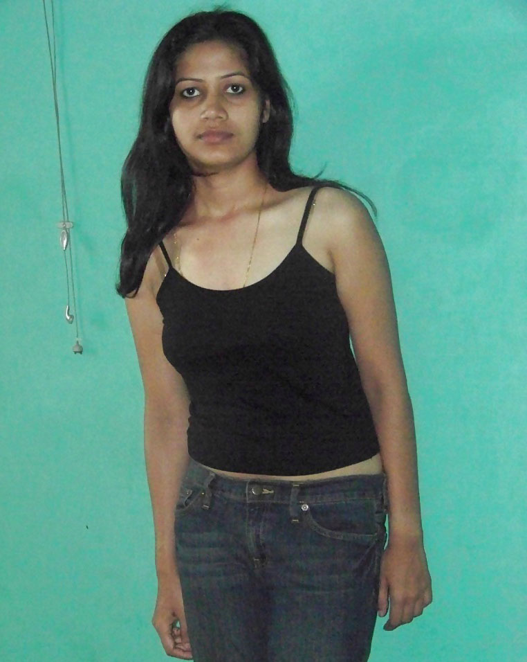Horny Indian Girl Suhasini Posing Hot