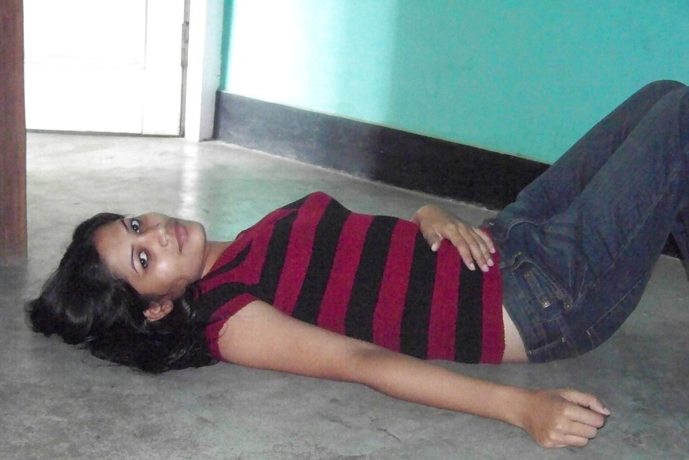 Horny Indian Girl Suhasini Posing Hot