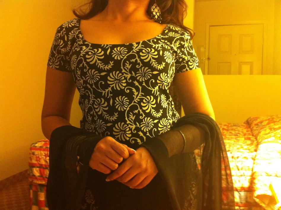 Hot Indian Girl Showing Cleavages Big Tits
