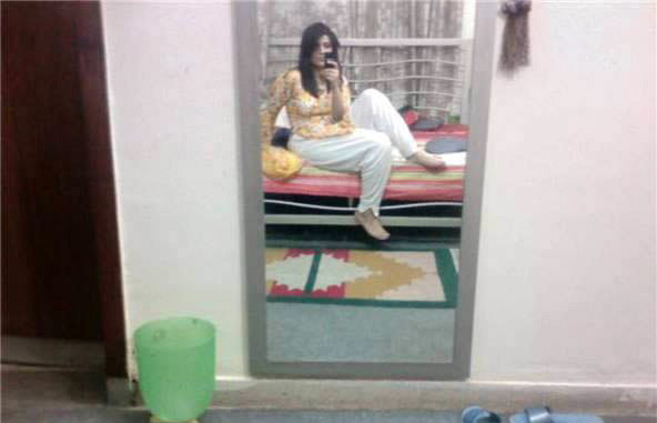 Hot Karachi Babe Nude Selfies For Boyfriend