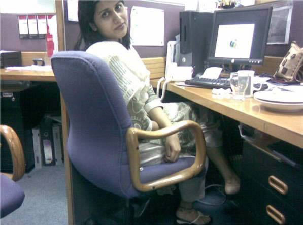 Hot Karachi Babe Nude Selfies For Boyfriend