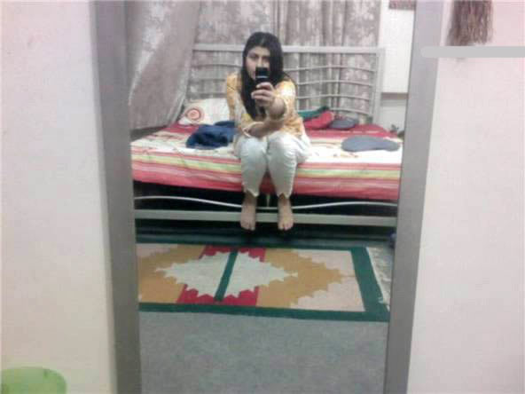 Hot Karachi Babe Nude Selfies For Boyfriend