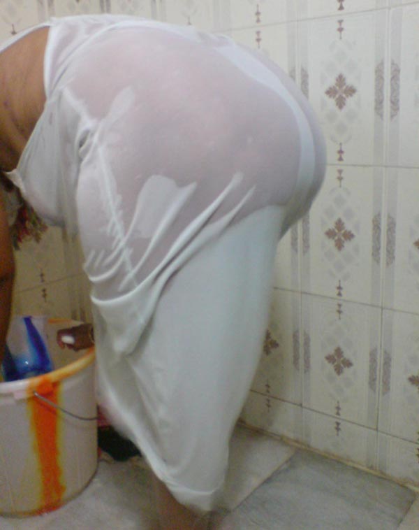 Sexy Indian Aunty Seema Naked Bathroom