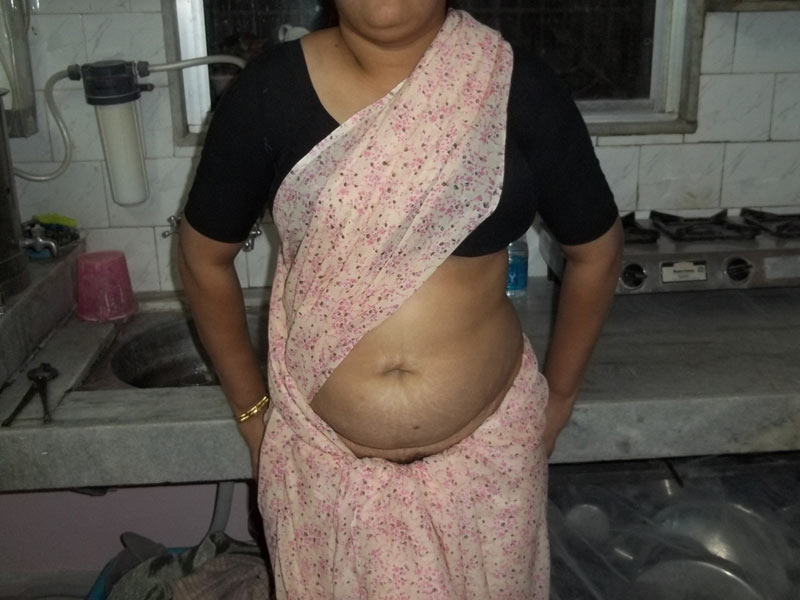 Mature Indian Aunty Posing Nude Kitchen