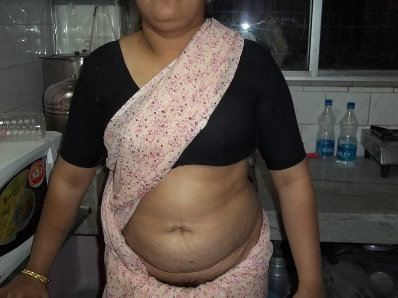 Mature Indian Aunty Posing Nude Kitchen