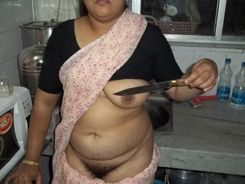 Mature Indian Aunty Posing Nude Kitchen