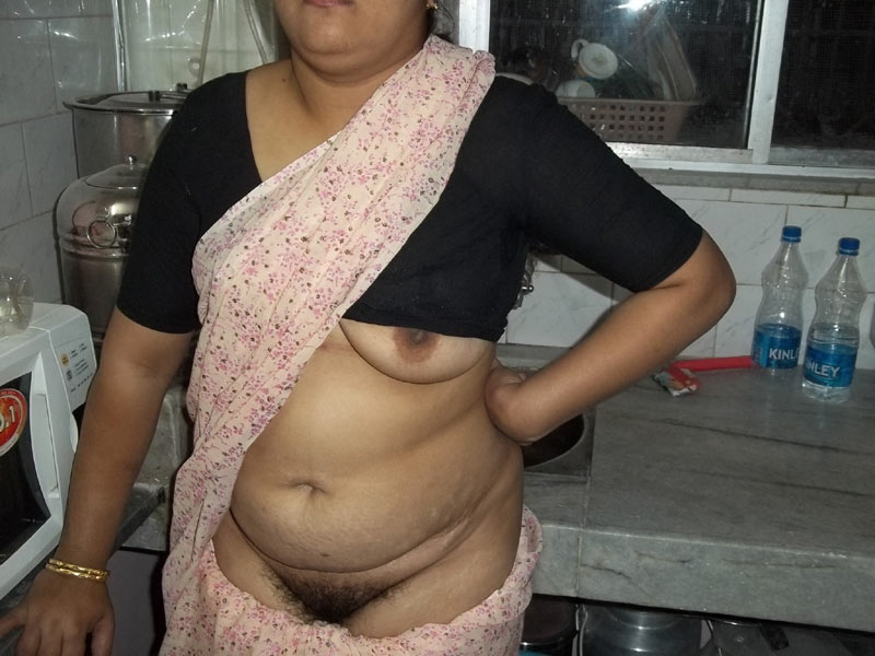 Mature Indian Aunty Posing Nude Kitchen