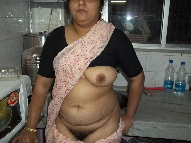 Mature Indian Aunty Posing Nude Kitchen