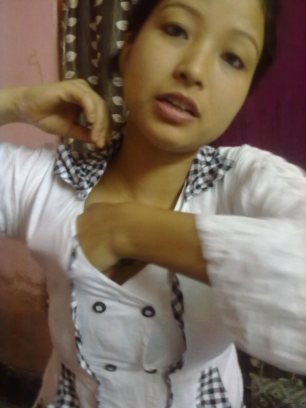 Indian Assami Girl Showing Her Naked Body