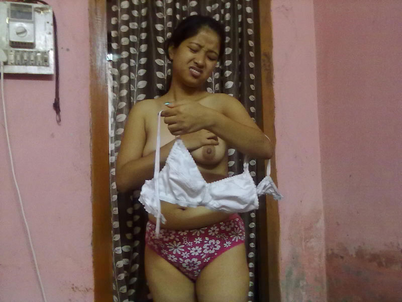 Indian Assami Girl Showing Her Naked Body