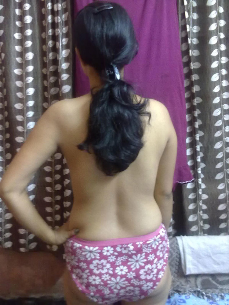 Indian Assami Girl Showing Her Naked Body