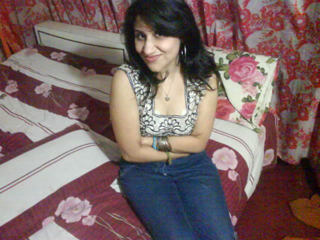 Indian Bhabhi Sona Saree Stripping Naked