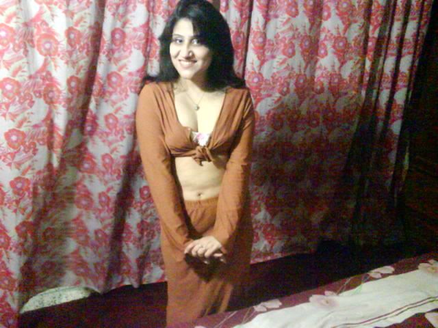 Indian Bhabhi Sona Saree Stripping Naked