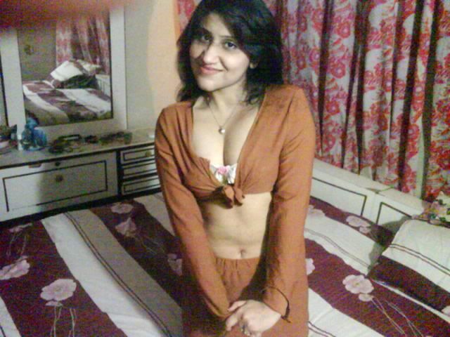 Indian Bhabhi Sona Saree Stripping Naked