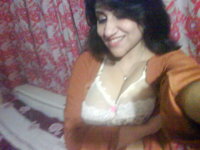 Indian Bhabhi Sona Saree Stripping Naked