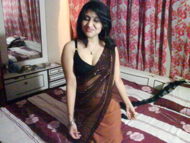 Indian Bhabhi Sona Saree Stripping Naked