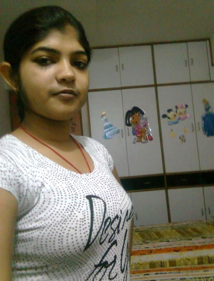 Indian Busty Babe Bulbul Taking Nude Selfies