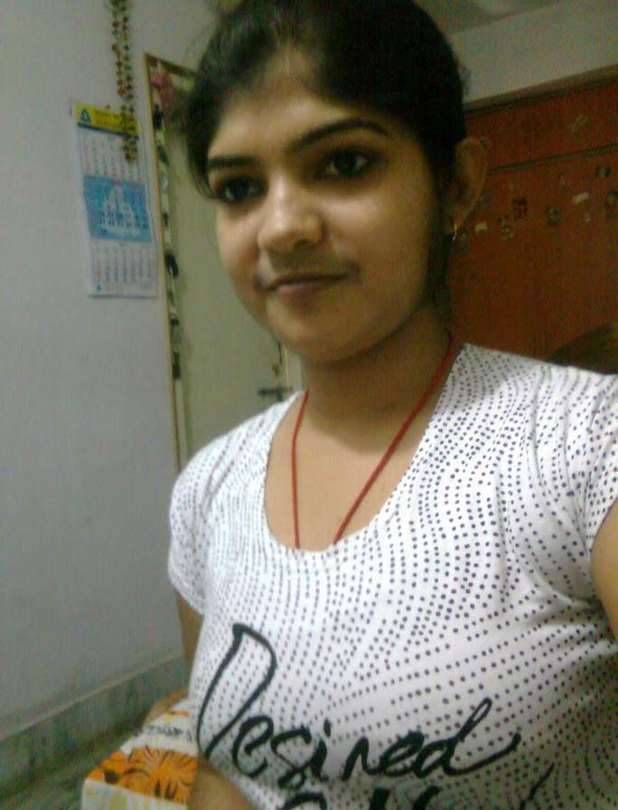 Indian Busty Babe Bulbul Taking Nude Selfies