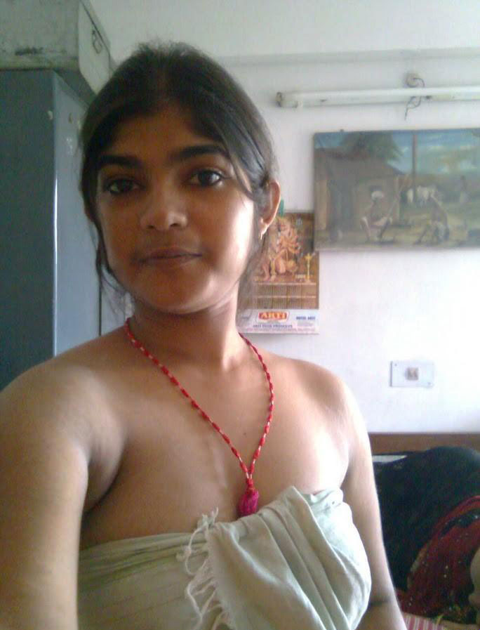 Indian Busty Babe Bulbul Taking Nude Selfies